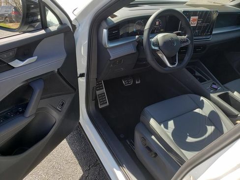 New 2026 Volkswagen Tiguan SE R-Line AWD/4WD image 6