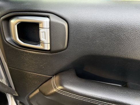 Used 2018 Jeep Wrangler Unlimited Sahara image 39