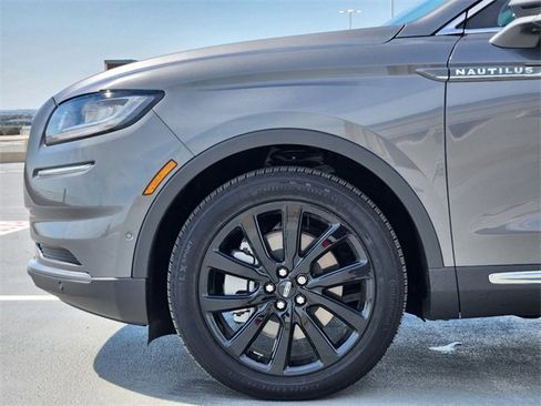 Used 2023 Lincoln Nautilus Reserve w/ Equipment Group 201A image 9