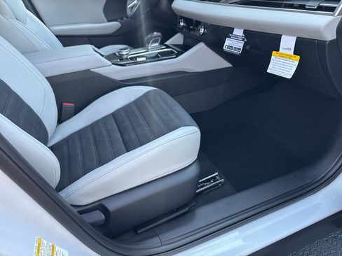 New 2025 Mitsubishi Outlander SE image 27