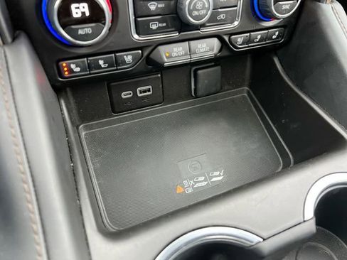 Used 2023 Chevrolet Tahoe High Country image 36