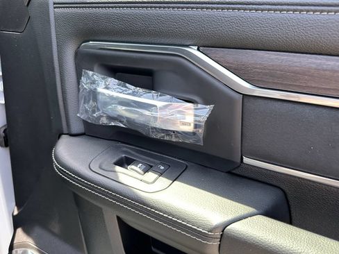 New 2026 RAM 2500 Laramie AWD/4WD image 14