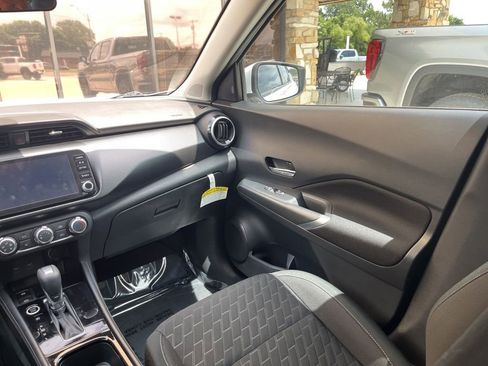 Used 2024 Nissan Kicks SV FWD image 13