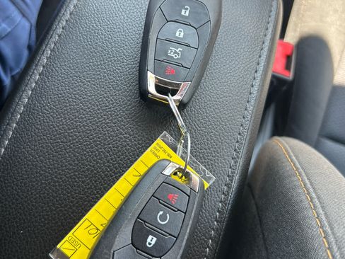 Used 2017 Chevrolet Cruze LS FWD image 21