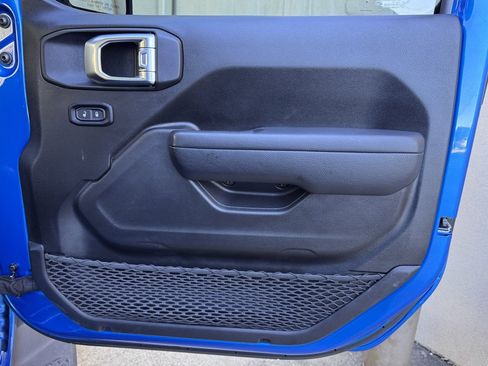 Used 2023 Jeep Gladiator Sport image 18