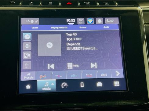Used 2023 Jeep Grand Cherokee Laredo w/ Luxury Tech Group I RWD image 10