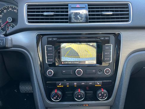 Used 2014 Volkswagen Passat TDI SE image 16