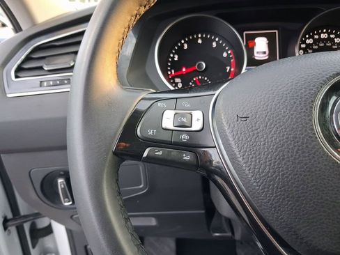 Used 2020 Volkswagen Tiguan SE FWD image 19