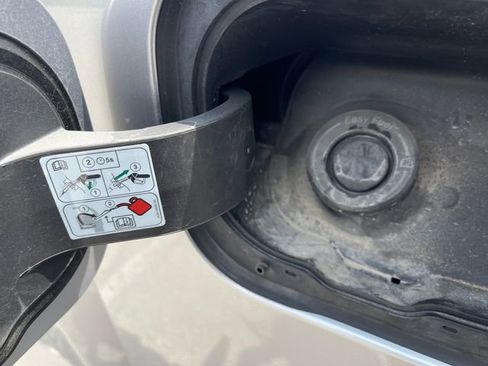 Used 2022 Ford F150 Lariat AWD/4WD image 16