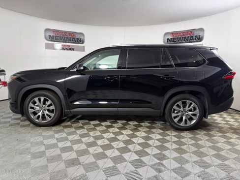 Used 2024 Toyota Grand Highlander AWD image 7