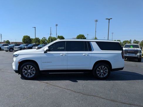 Used 2022 Chevrolet Suburban LT w/ LT Signature Package AWD/4WD image 6