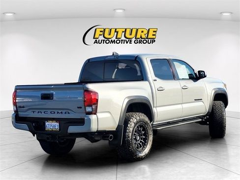 Used 2021 Toyota Tacoma SR5 w/ Trail Edition image 5