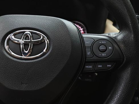 Used 2025 Toyota RAV4 LE AWD/4WD image 20
