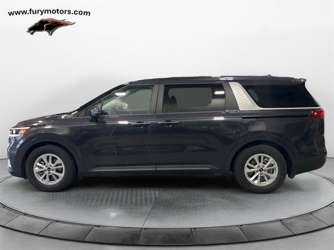 Used 2024 Kia Carnival LX image 6