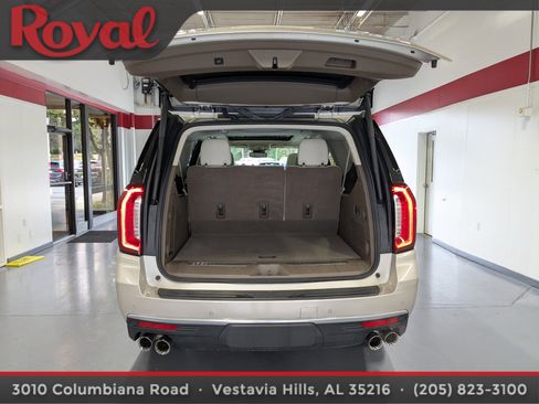 Used 2024 GMC Yukon XL Denali image 12