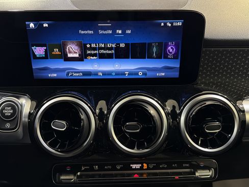 Used 2025 Mercedes-Benz GLB 250 image 16