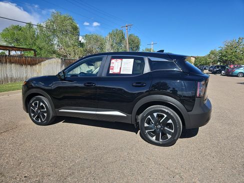 Used 2025 Nissan Kicks SV AWD/4WD image 4