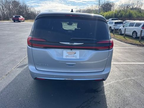 New 2026 Chrysler Pacifica Select image 6
