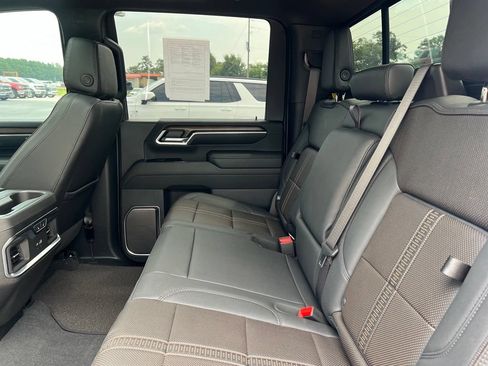 Used 2025 Chevrolet Silverado 2500 High Country w/ Technology Package AWD/4WD image 12