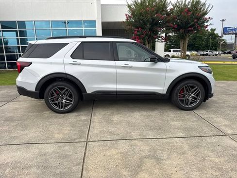 Used 2026 Ford Explorer ST-Line w/ ST-Line Street Pack AWD/4WD image 8