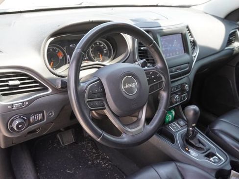 Used 2019 Jeep Cherokee Latitude Plus w/ Comfort/Convenience Group FWD image 14