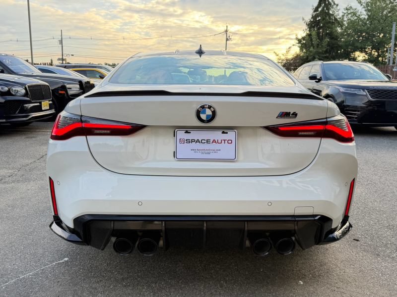 Used 2022 BMW M4 Competition w/ M Carbon Exterior Package RWD image 7