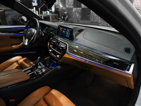 Used 2018 BMW 540i xDrive w/ Premium Package image 15