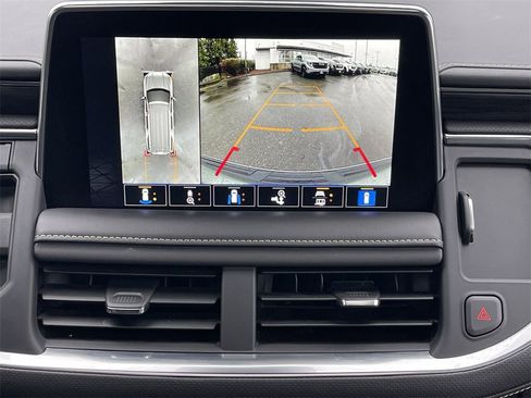 Used 2023 GMC Yukon XL SLT w/ SLT Luxury Package image 15