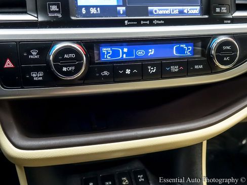 Used 2018 Toyota Highlander Limited image 21