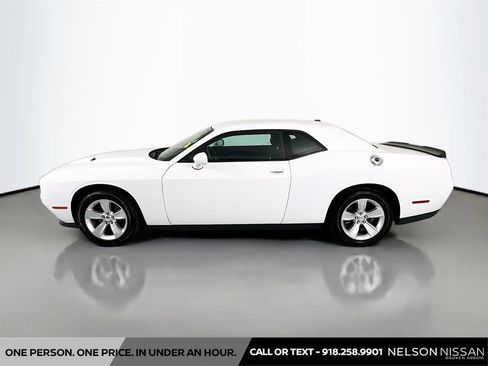 Used 2023 Dodge Challenger SXT RWD image 8