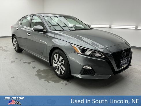 Used 2020 Nissan Altima 2.5 S image 3