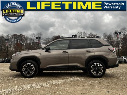 Used 2025 Subaru Forester Premium image 17