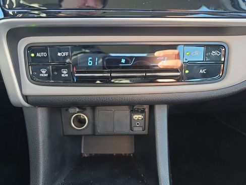 Used 2018 Toyota Corolla LE image 25