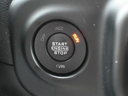 Used 2021 Jeep Gladiator Rubicon w/ Cold Weather Group AWD/4WD image 32
