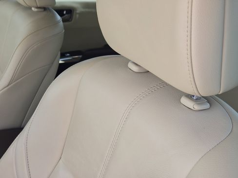 Used 2018 Toyota Avalon XLE Premium image 17