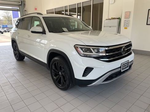 Certified 2023 Volkswagen Atlas SE w/ Black Wheel Package image 5