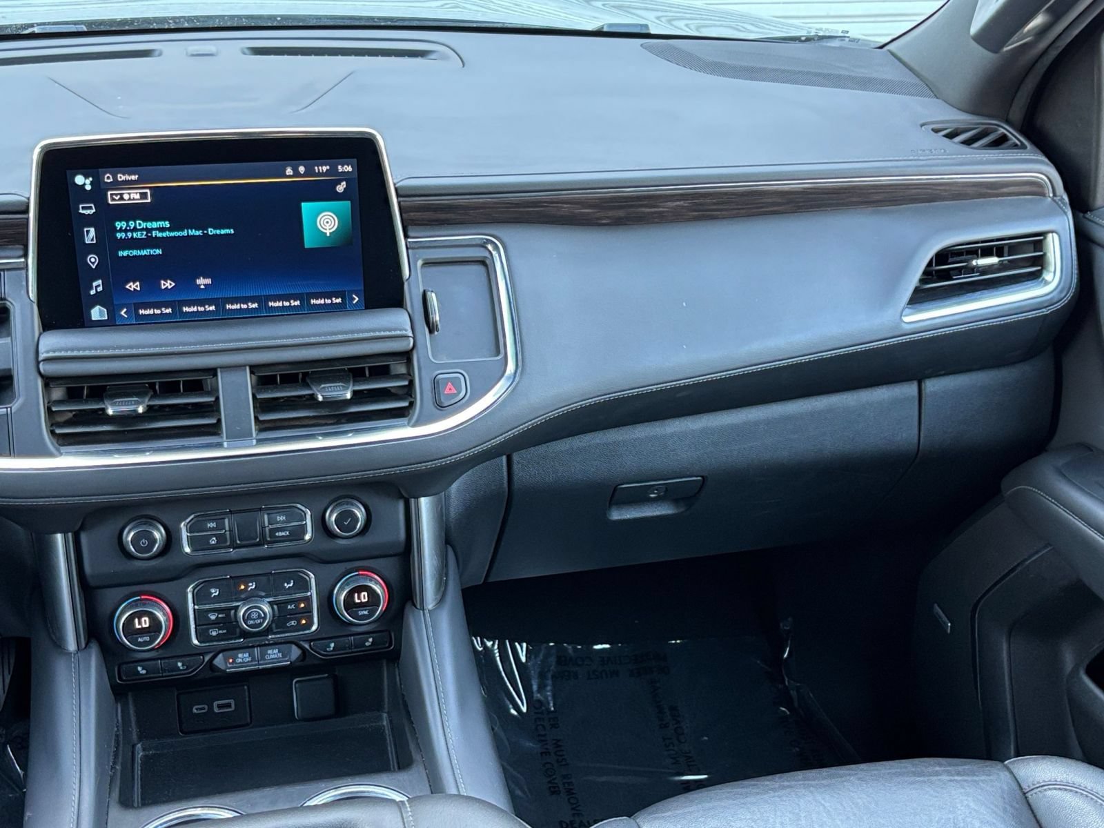 Used 2024 Chevrolet Suburban LT RWD image 37