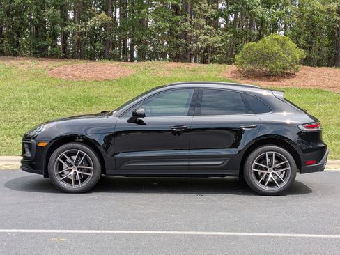 Certified 2026 Porsche Macan AWD/4WD image 2