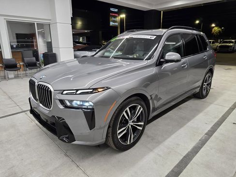 Used 2023 BMW X7 xDrive40i w/ Executive Package image 2