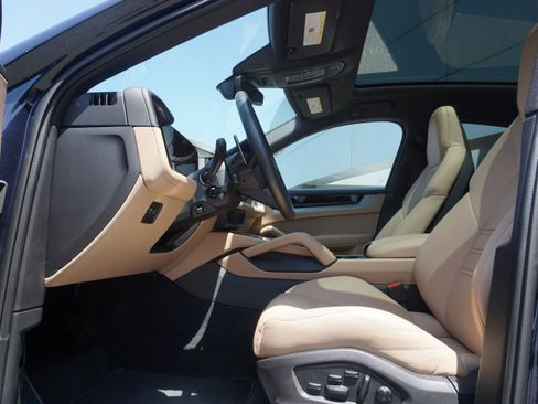 Certified 2026 Porsche Cayenne Coupe AWD/4WD image 5