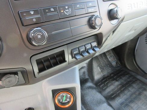 Used 2019 Ford F750 2WD Crew Cab Super Duty image 12