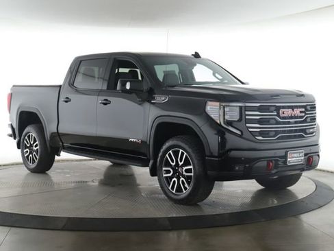 Used 2025 GMC Sierra 1500 AT4 w/ Technology Package AWD/4WD image 2