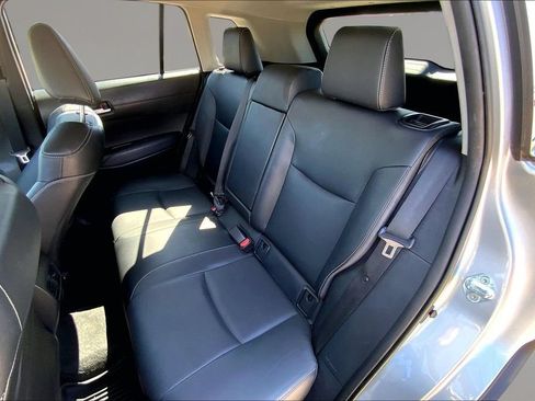 Used 2022 Toyota Corolla Cross XLE w/ Convenience Package FWD image 26