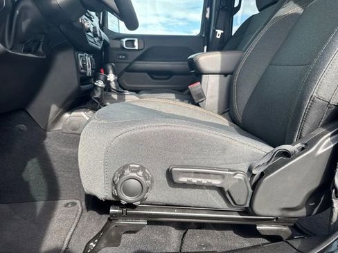 Used 2025 Jeep Wrangler Unlimited Sahara w/ Safety Group image 21