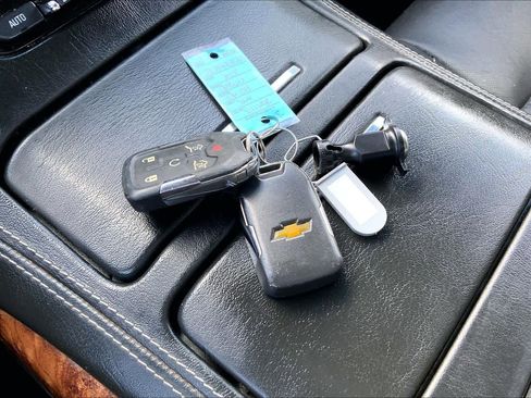 Used 2018 Chevrolet Tahoe Premier AWD/4WD image 15