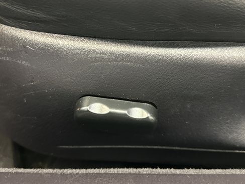 Used 2004 Ford Thunderbird Deluxe image 24