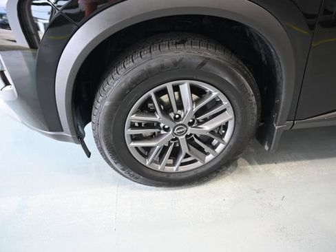 Used 2023 Nissan Rogue S AWD/4WD image 30