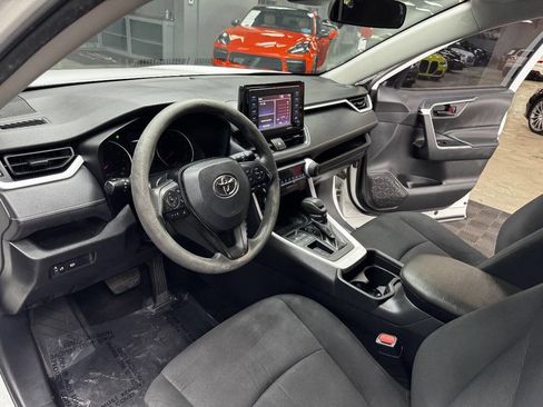 Used 2021 Toyota RAV4 LE w/ Carpet Mat Package (TMS) image 32