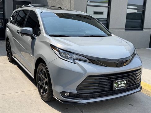 Used 2025 Toyota Sienna XLE Woodland Edition AWD/4WD image 7