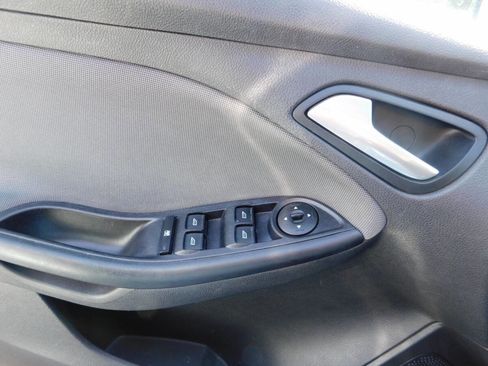 Used 2014 Ford Focus SE w/ SE Winter Package image 16